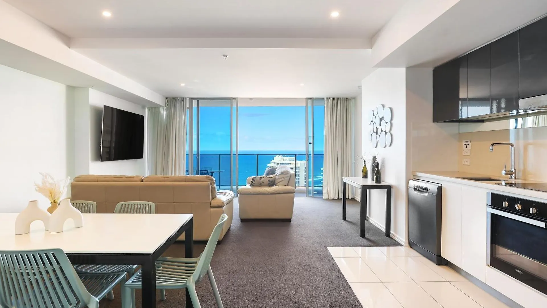 Number 1 H Residences - Wifi, Parking & More By Gold Coast Holidays Lägenhet
