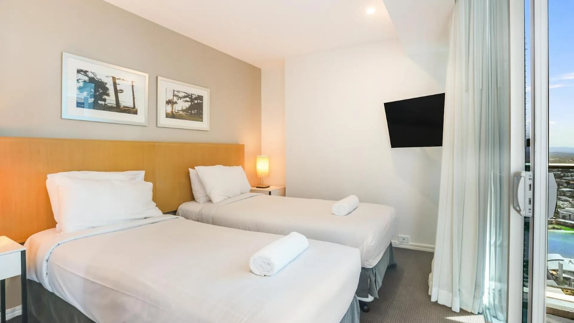 Apartment Number 1 H Residences - Wifi, Parking & More By Gold Coast Holidays