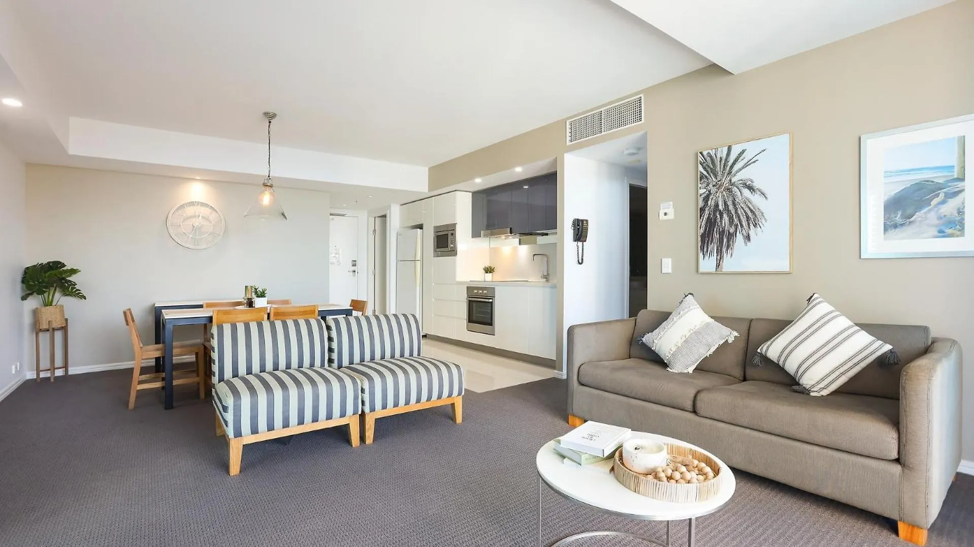 Number 1 H Residences - Wifi, Parking & More By Gold Coast Holidays Apartment