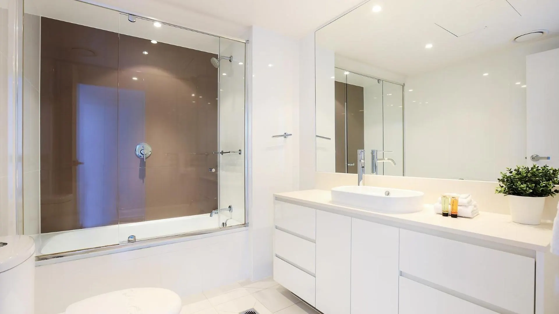 Number 1 H Residences - Wifi, Parking & More By Gold Coast Holidays Apartmán